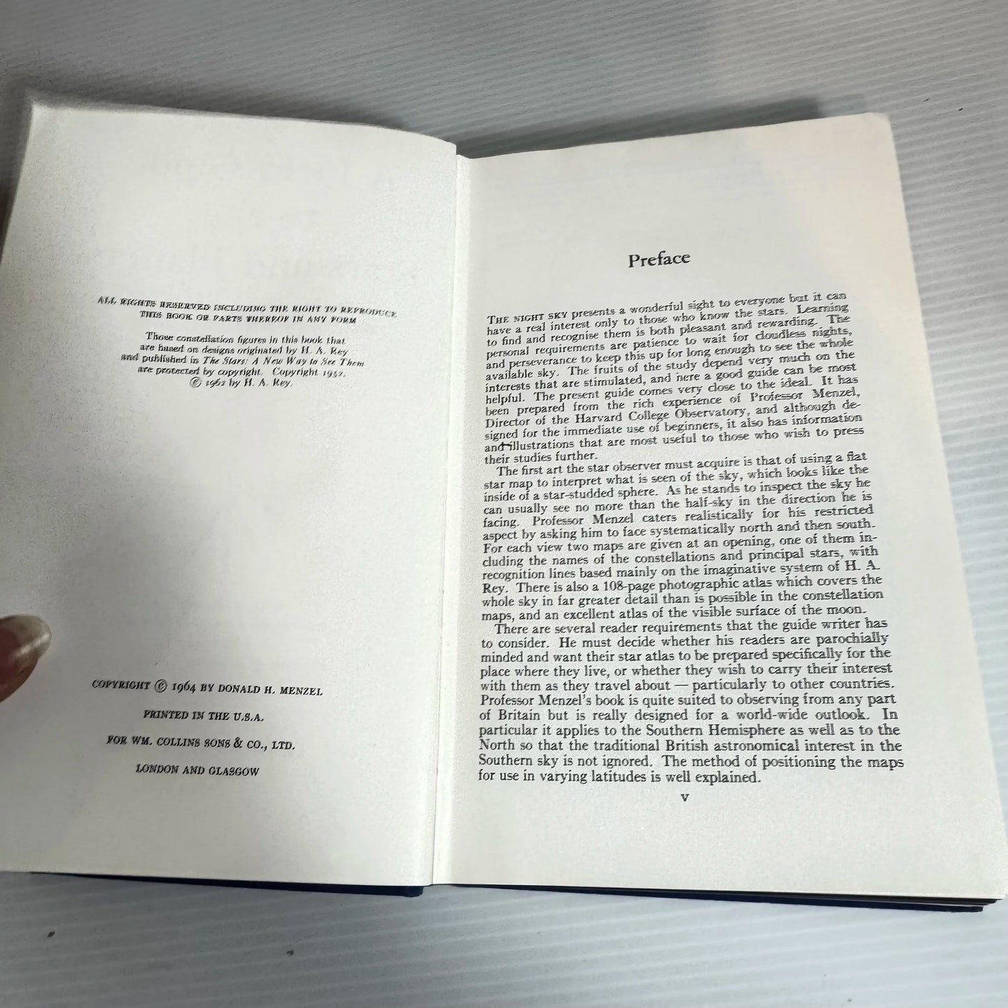 A Field Guide To Stars And Planets - Donald H. Menzel (Vintage 1966)