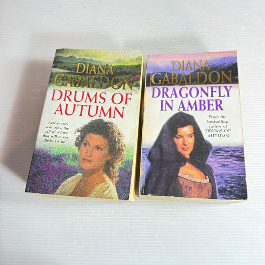 Diana Gabaldon Book Bundle x 2 Books : Drums of Autumn & Dragonfly in Amber (573)