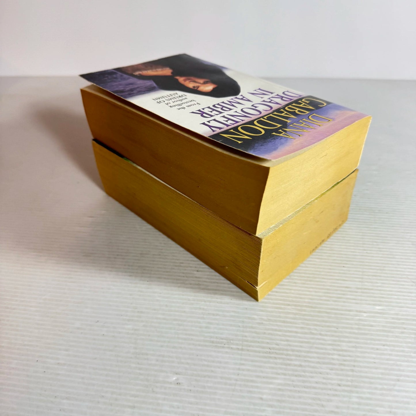 Diana Gabaldon Book Bundle x 2 Books : Drums of Autumn & Dragonfly in Amber (573)