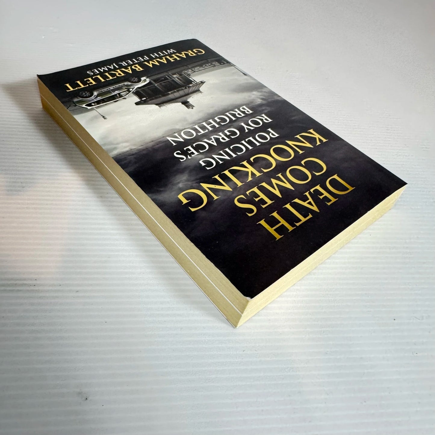 Death Comes Knocking : Policing Roy Grace's Brighton - Graham Bartlett with Peter James