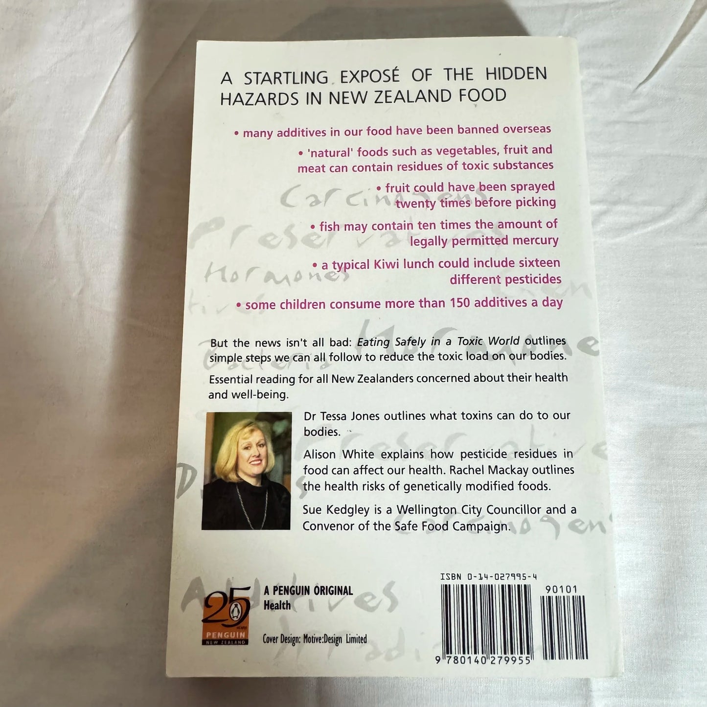 Eating Safely in a Toxic World - Sue Kedgley