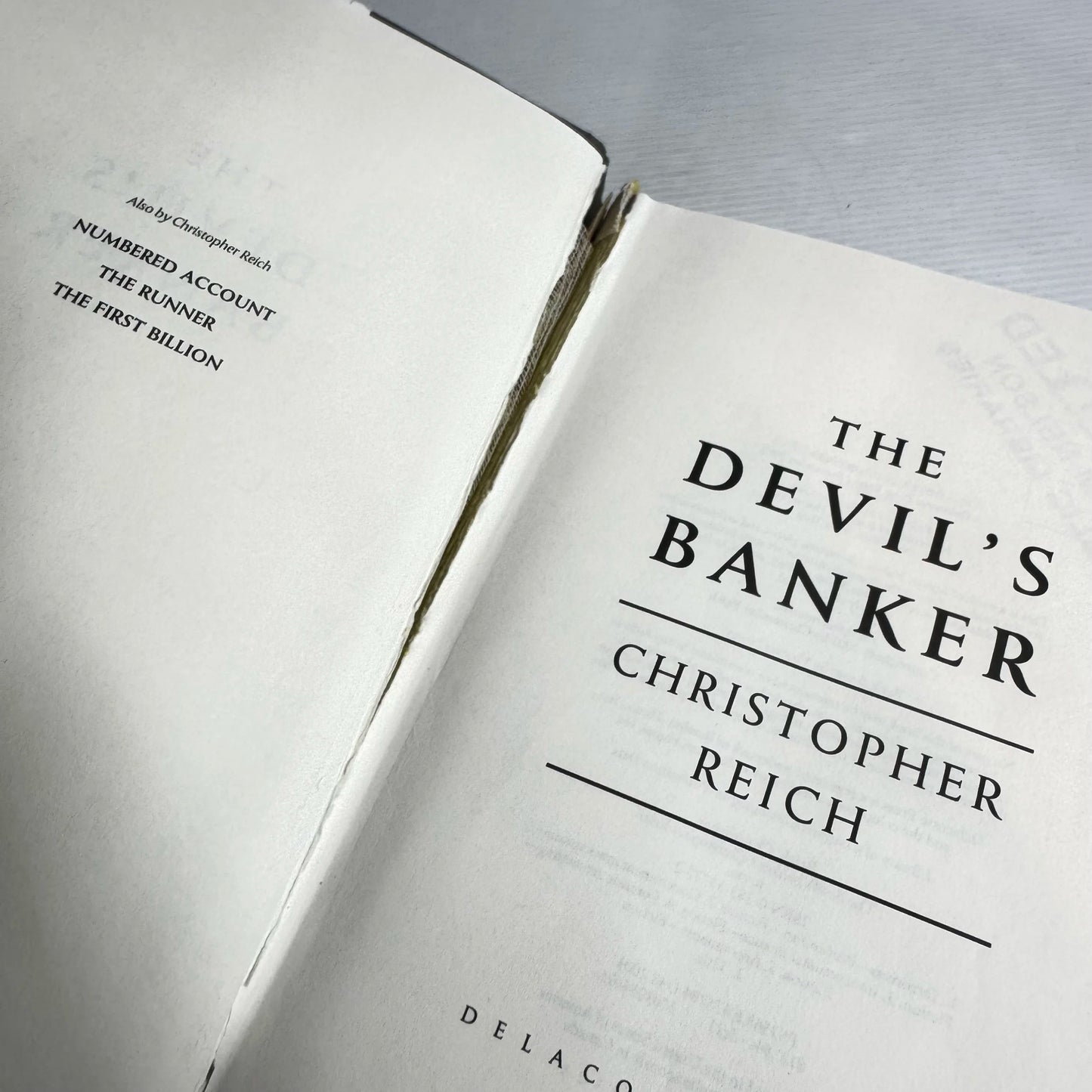 The Devil's Banker - Christopher Reich