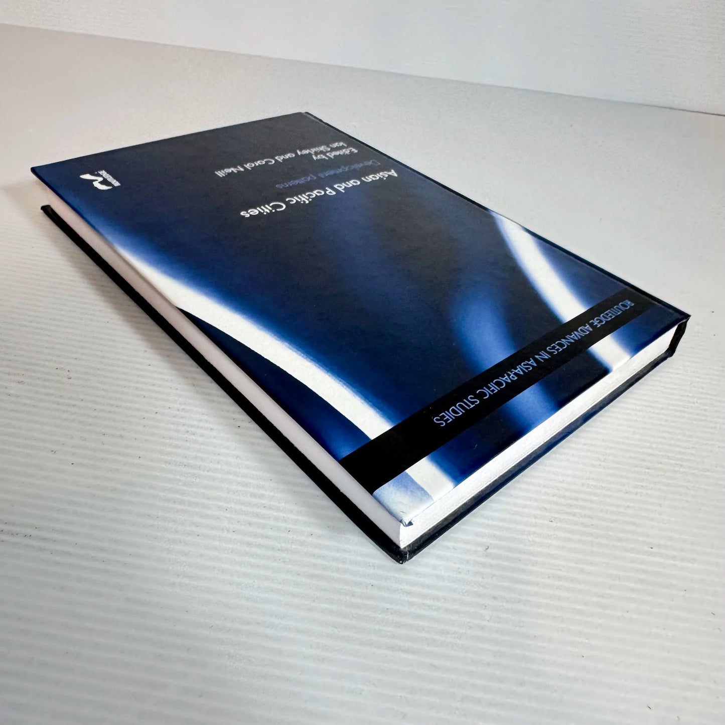 Asian and Pacific Cities : Development Patterns - Edited by Ian Shirley and Carol Neill