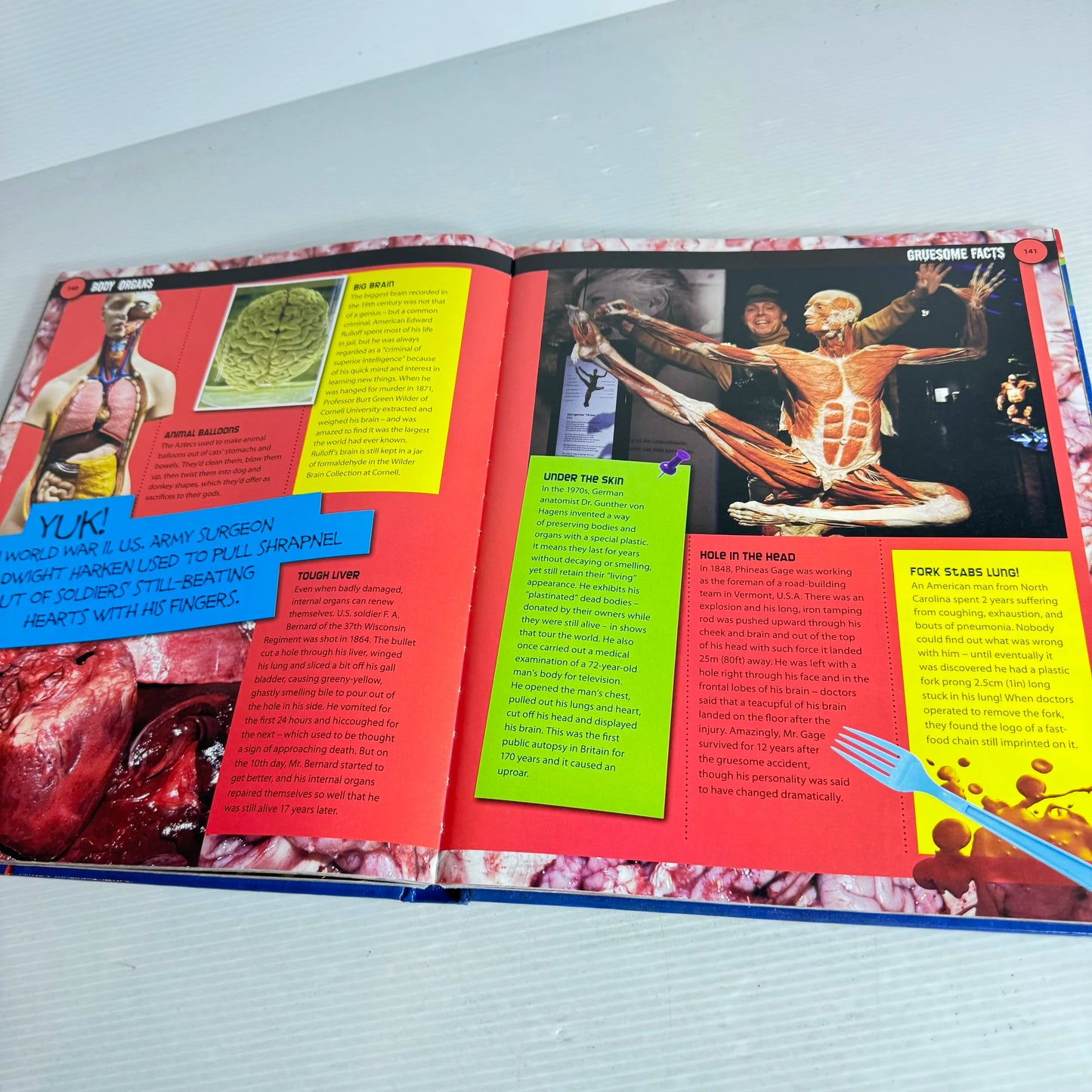 Gruesome Facts : Over 1500 Weird, Gross and Gruesome Facts!