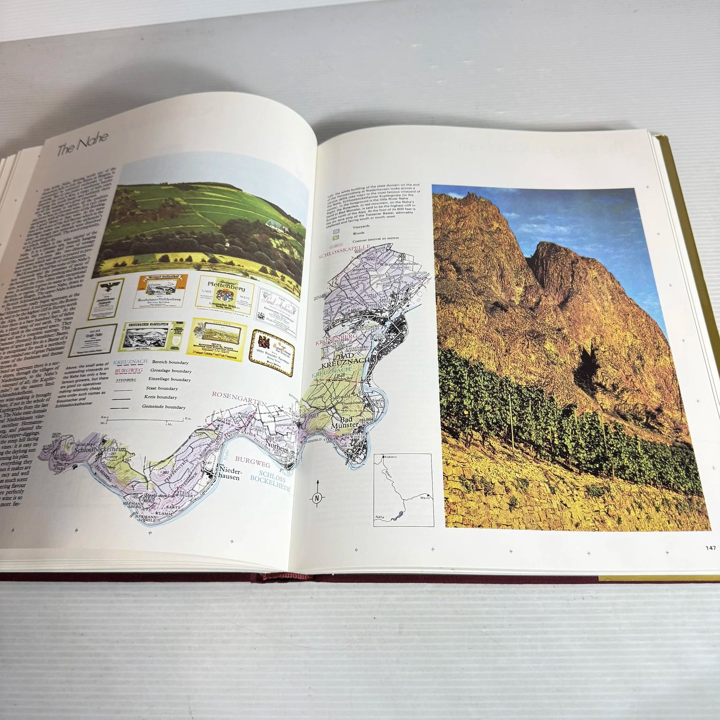 The World Atlas of Wine : A Complete Guide to the Wines and Spirits of the World - Hugh Johnson (Vintage 1981)
