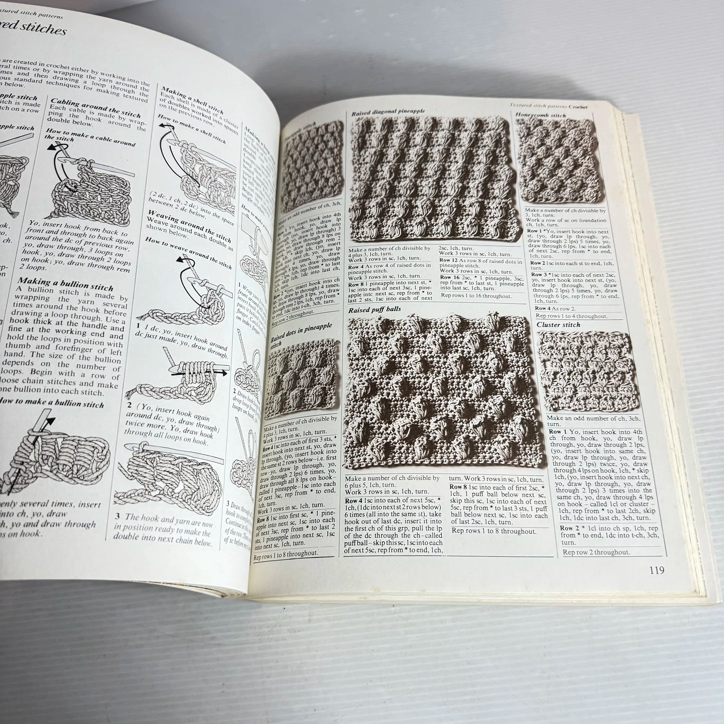 The Bantam Step-By-Step Book of Needle Craft - Judy Brittain