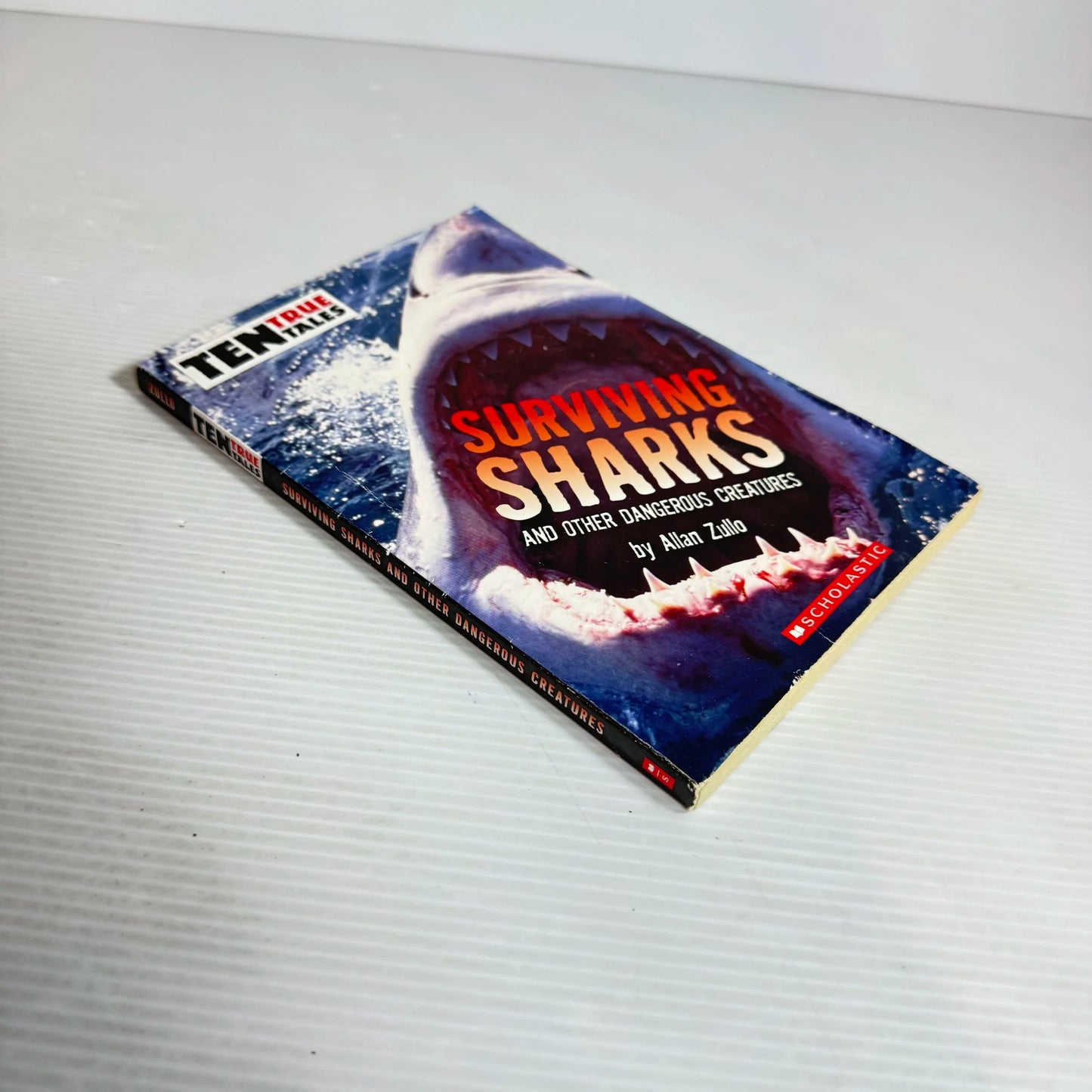 Ten True Tales : Surviving Sharks & Other Dangerous Creatures - Allan Zullo