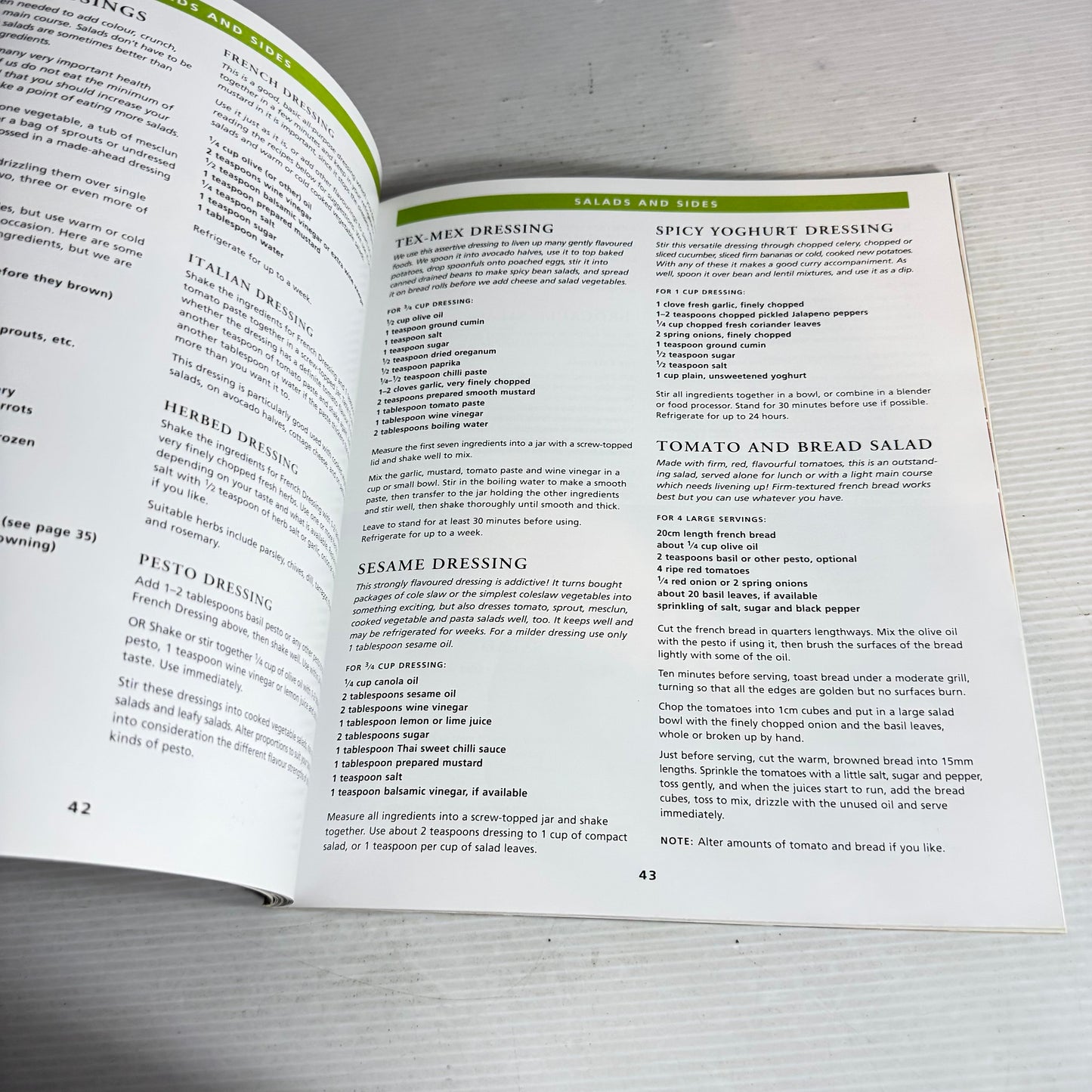 Very Easy Vegetarian Cookbook - Alison Holst & Simon Holst (Vintage 1988)