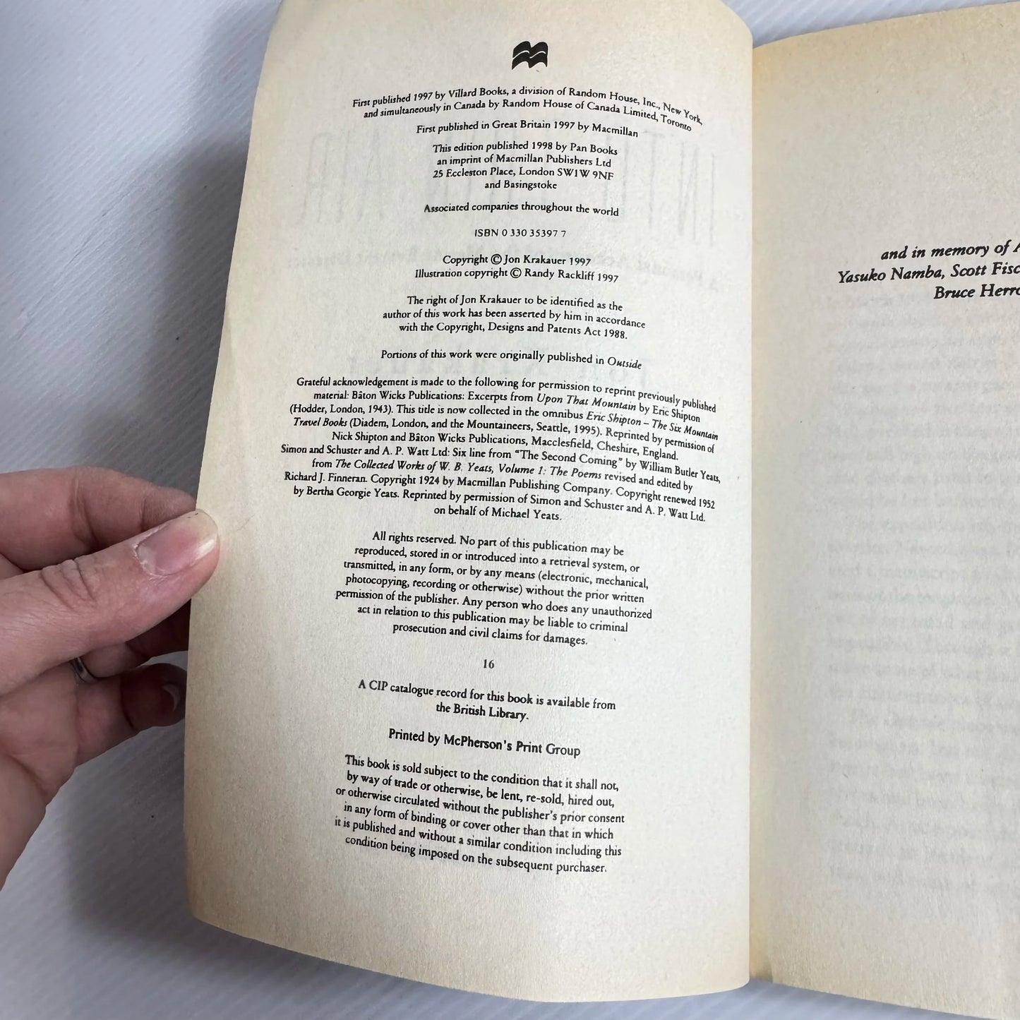 Into Thin Air - Jon Krakauer