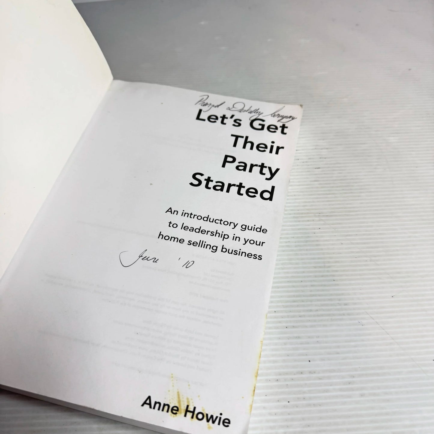 Let's Get Their Party Started : An Introductory Guide to Leadership in Your Home Selling Business - Anne Howie
