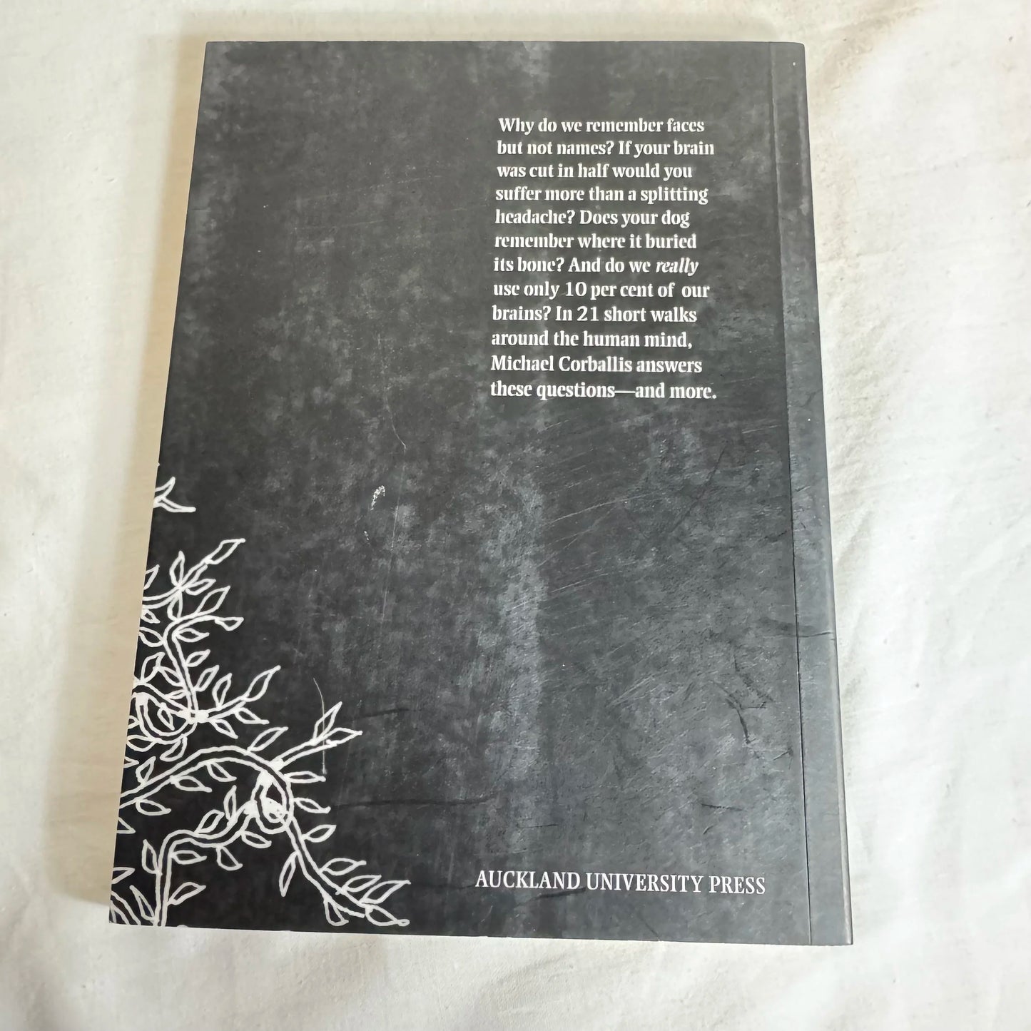 Pieces of Mind : 21 Short Walks Around the Human Brain - Michael C Corballis