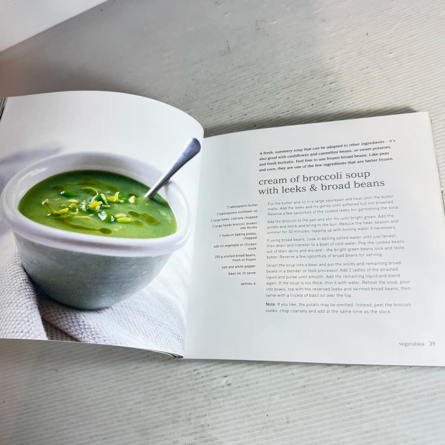 Easy Soups : Simple Recipes for Hearty Meals in a Bowl