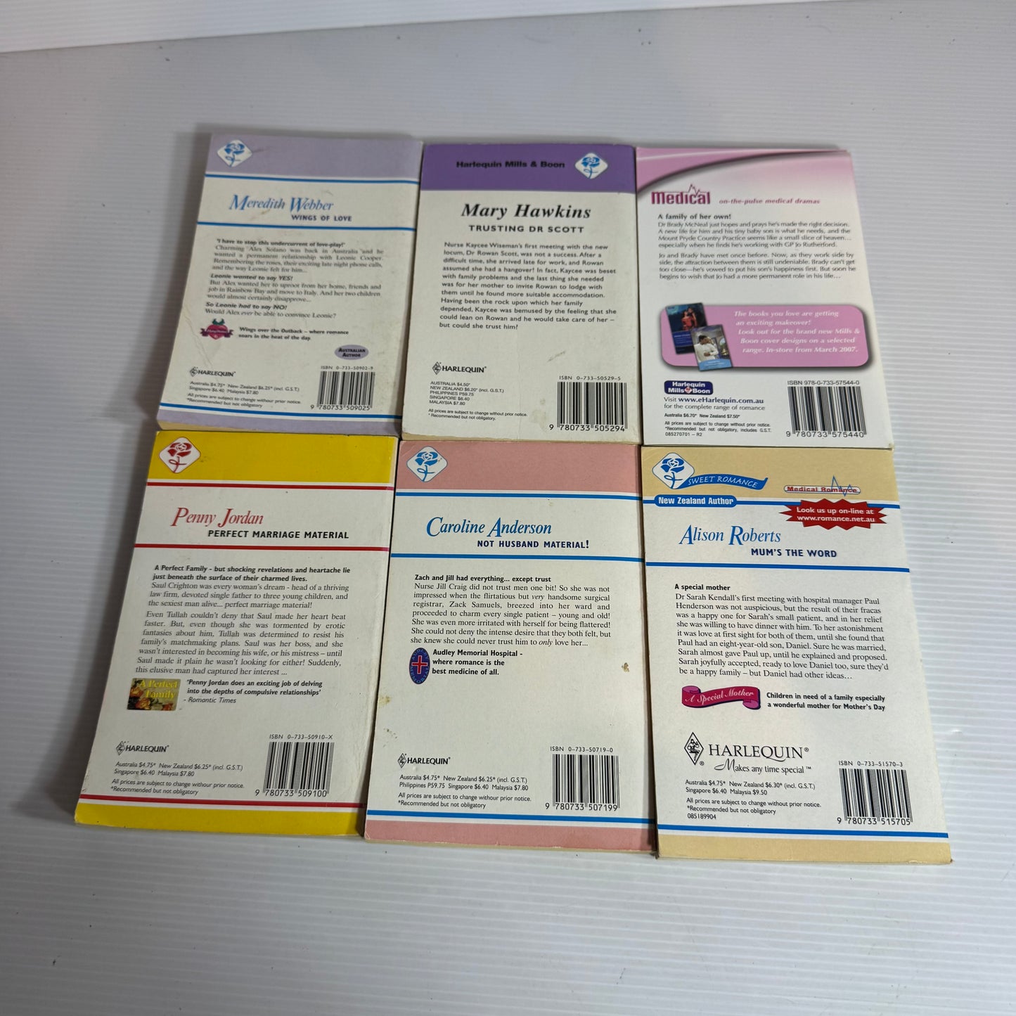 Mills & Boon Vintage Book Bundle x 6 Books (2374)
