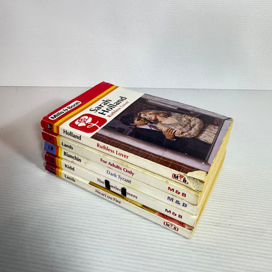 Mills & Boon Vintage Book Bundle x 5 Books (2422)