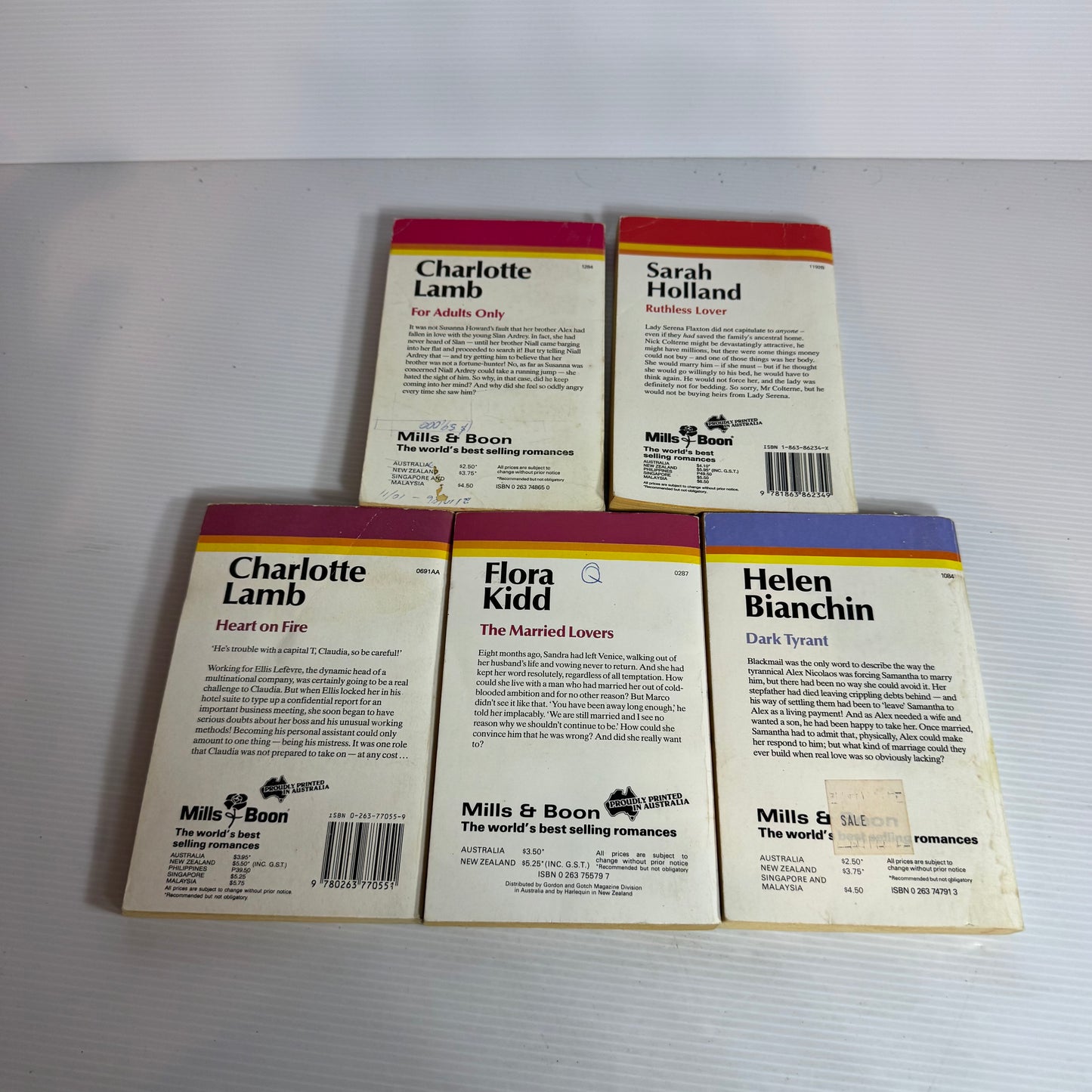 Mills & Boon Vintage Book Bundle x 5 Books (2422)