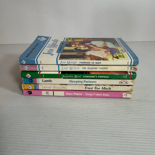 Vintage Mills & Boon Book Bundle x 6 Books (2421)