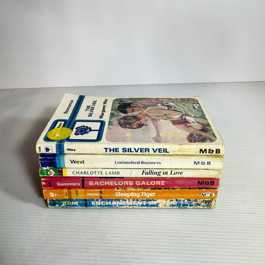 Mills & Boon Vintage Mixed Themed Book Bundle x 6 Books (2424)