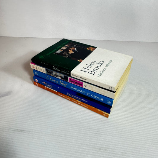 Mills & Boon Mixed Themed Book Bundle x 5 Books (2410)