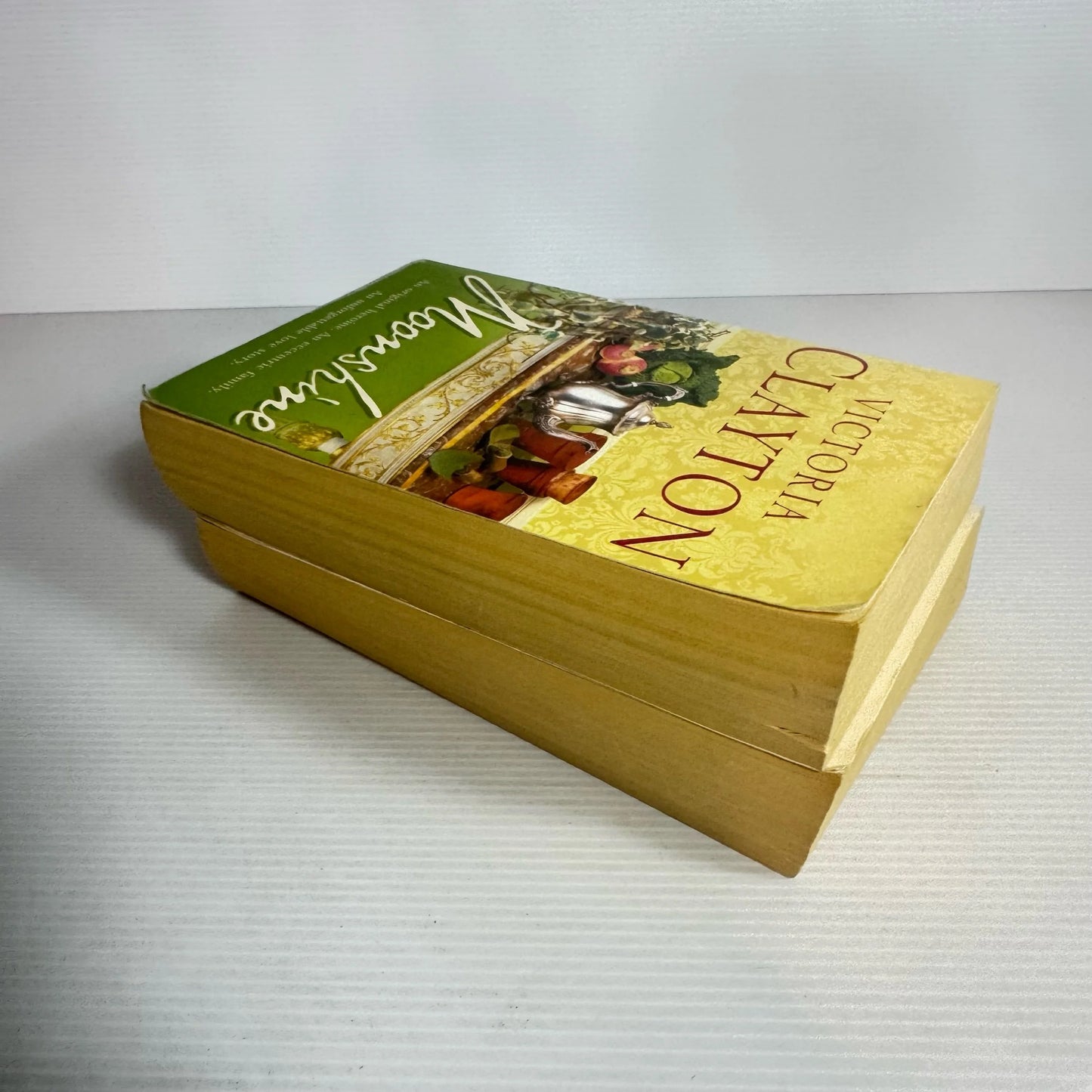 Romance Book Bundle x 2 : Moonshine - Victoria Clayton & Yours, Faithfully - Sheila O'Flanagan (2352)