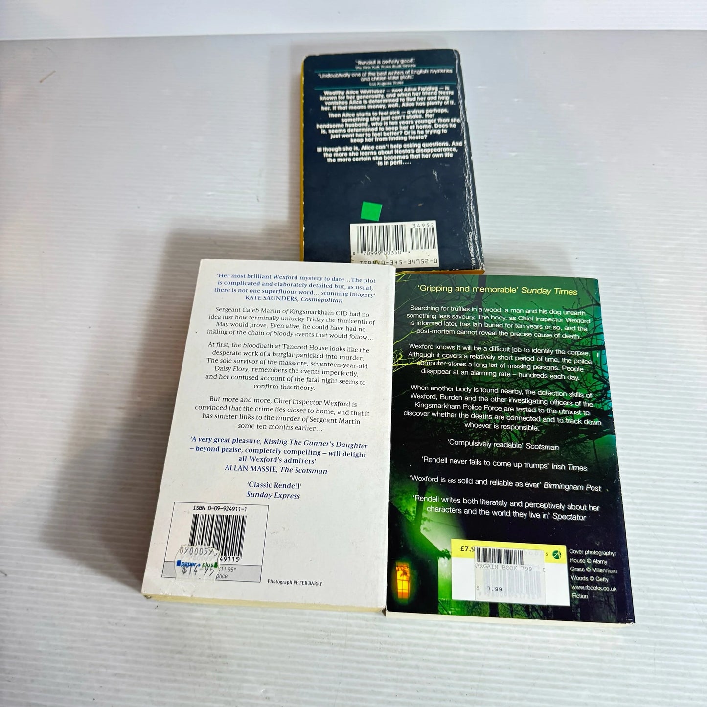 Ruth Rendell Book Bundle x 3 Books : Vanity Dies Hard, Not In the Flesh, Kissing The Gunner's Daughter  (2015)
