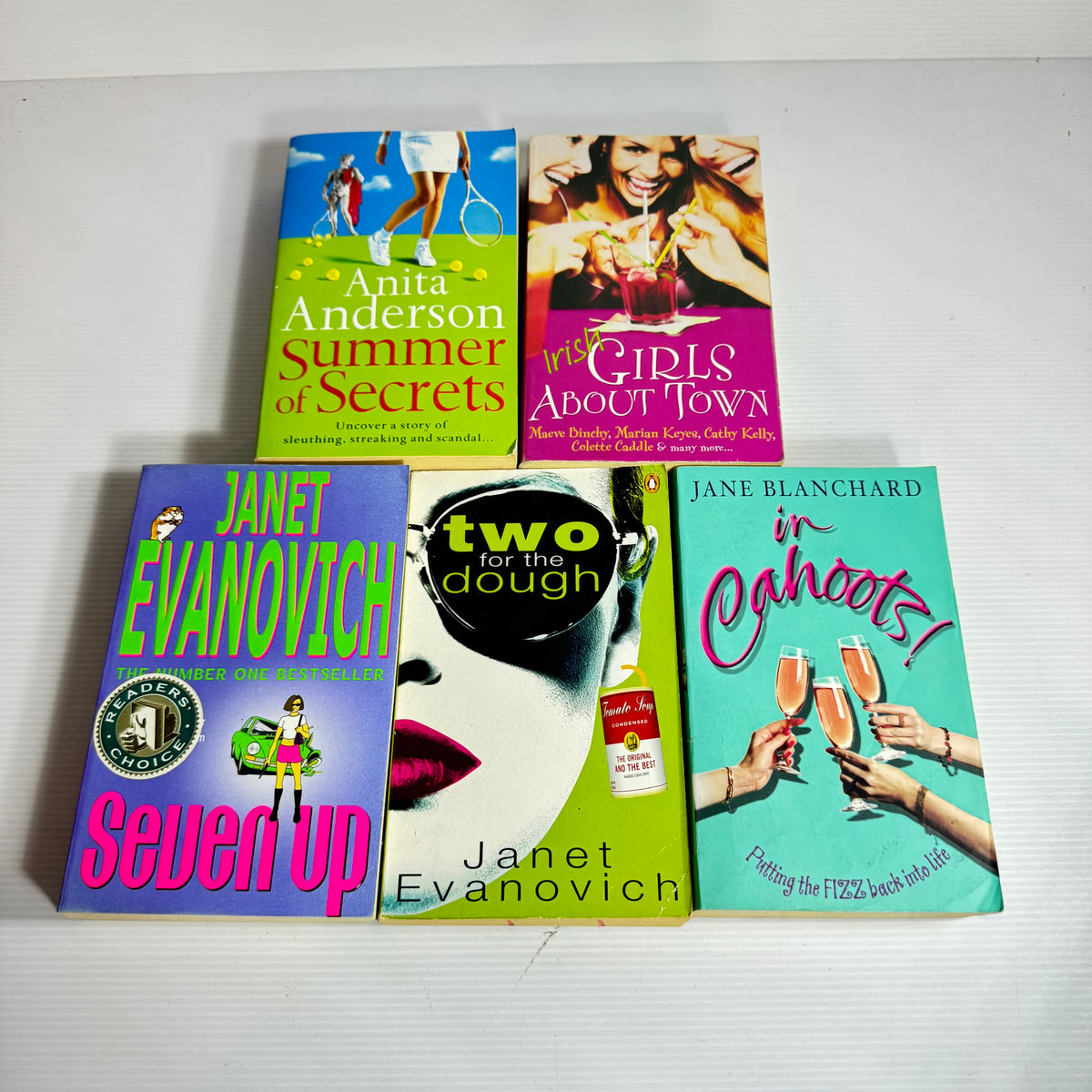 Contemporary Romance Bundle x 5 : Irish Girls About Town, Summer of Secrets - Anita Anderson, Two for the Dough & Seven Up - Janet Evanovich, In Cahoots - Jane Blanchard (3408)