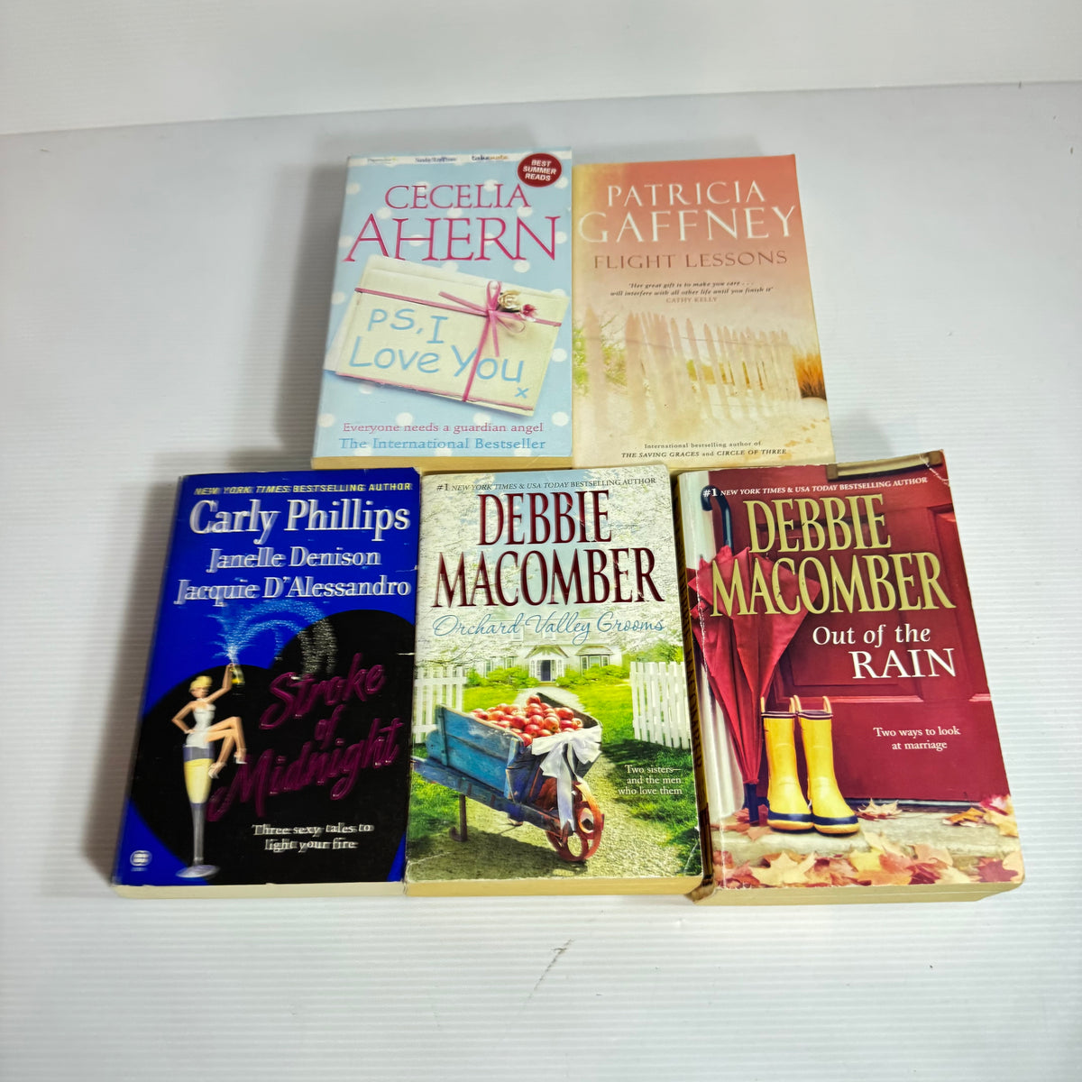 Contemporary Romance Bundle x 5 : Orchard Valley Grooms - Debbie Macomber, Out of the Rain - Debbie Macomber, stroke of midnight - Carly Phillips, PS, I Love You - Cecelia Ahern, Flight Lessons - Patricia Gaffney (3381)