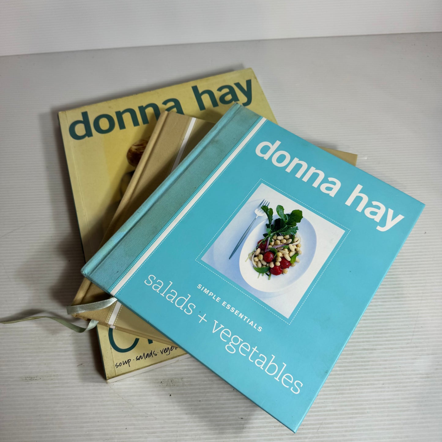 Donna Hay Cookbook Bundle x 3 : Simple Essentials : Pasta, Rice + Noodles, Simple Essentials Salads + Vegetables, Modern Classics Book 1(2910)