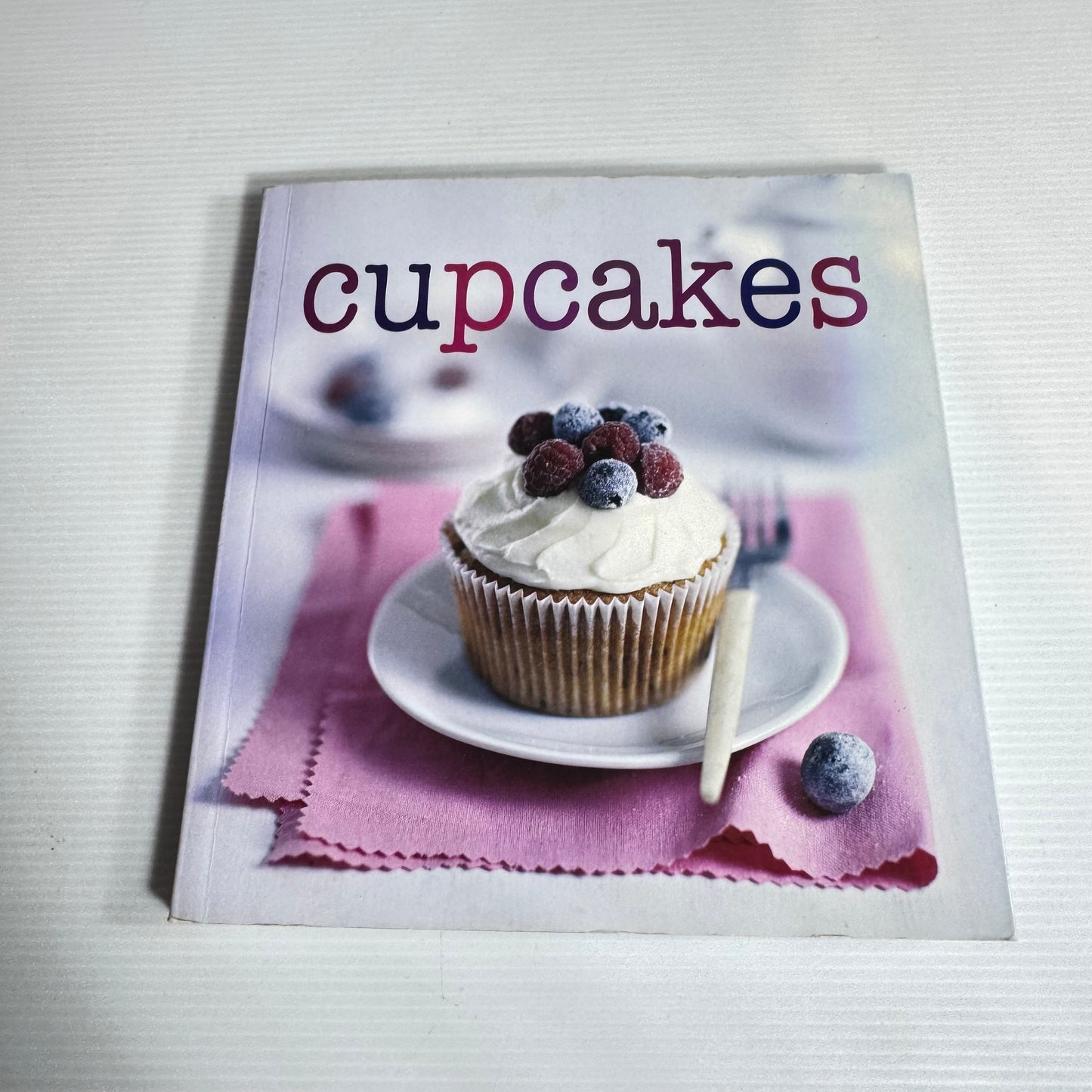 Cupcake Book Bundle x 3 Books : 500 Cupcakes, Cupcakes, A Collection of Delicious Recipes Cupcakes(3210)