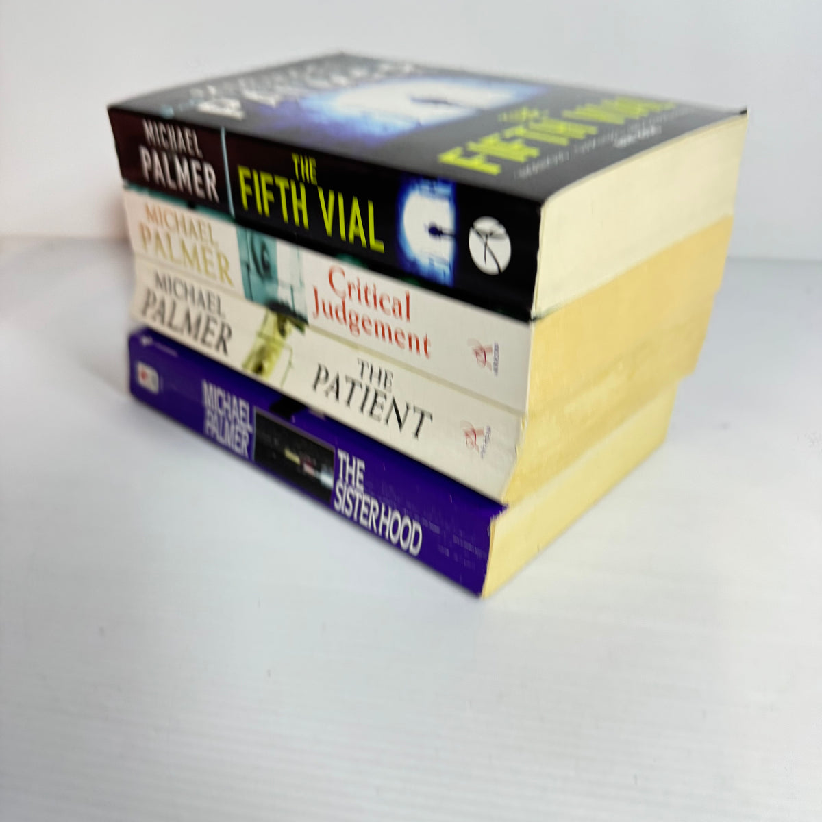 Michael Palmer Bundle x 4 : The Fifth Wall, Critical Judgement, The Patient, The Sisterhood (3442)