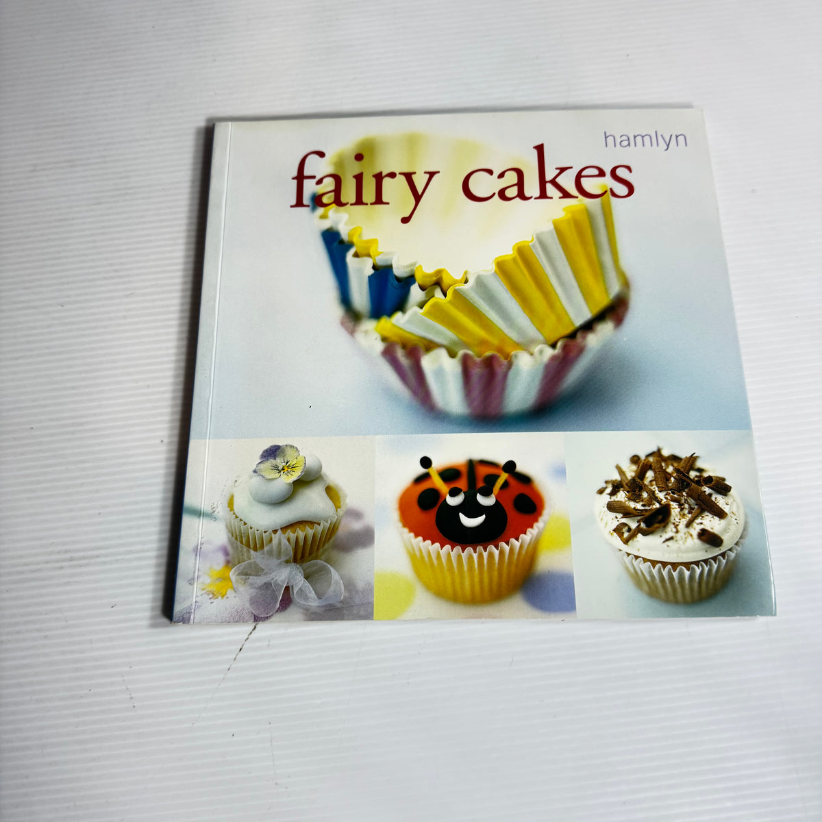 Cupcake Book Bundle x 3 : Fairy Cakes - Hamlyn, Zombie Cupcakes - Zilly Rosen, Cupcakes - Susanna Tee(3221)