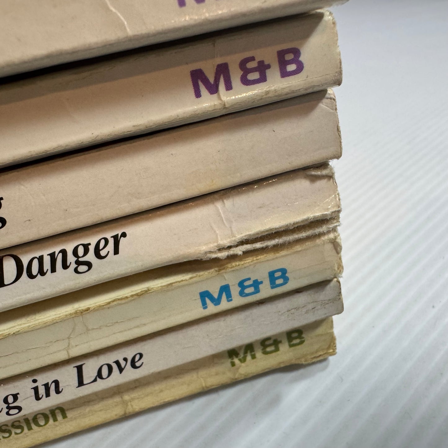 Mills & Boon Vintage Book Bundle x 8 Books (3290)