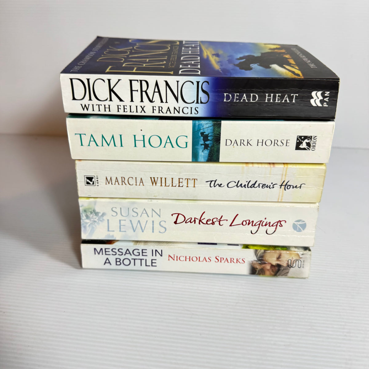 Mystery Thriller Bundle x 5 : Dark Horse - Tami Hoag, The Children's Hour - Marcia Willett, Dead Heat - Dick Francis, Darkest Longings - Susan Lewis, Message in a Bottle - Nicholas Sparks(3378)