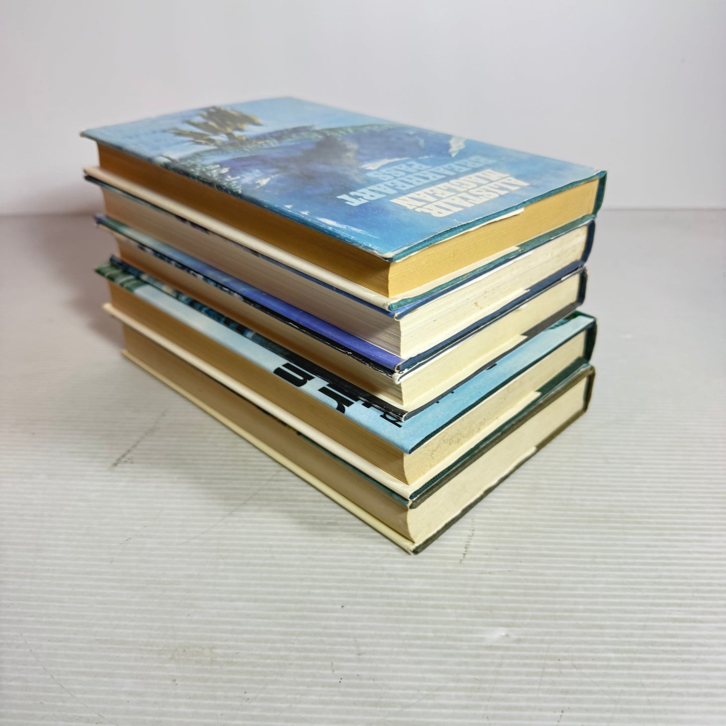 Alistair MacLean Vintage Hardcover Book Bundle x 5 : The Lonely Seas, Santorini, Breakheart Pass, Seawitch, Bear Island (2999)