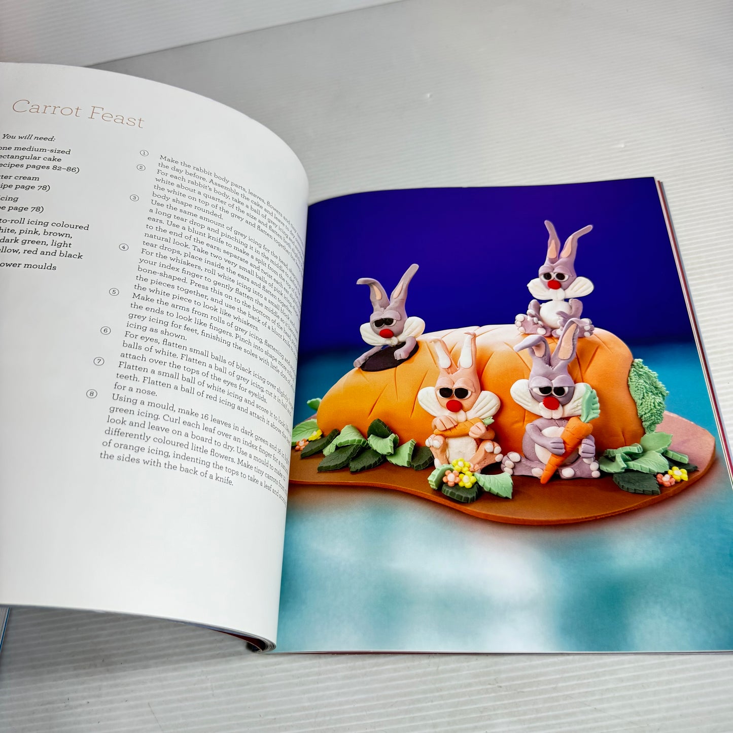 Children's Party Cakes Book Bundle x 2 : Kiwiana Party Cakes - Rob Burns & The Australian Women's Weekly Kid's Cake Favourites (2753)