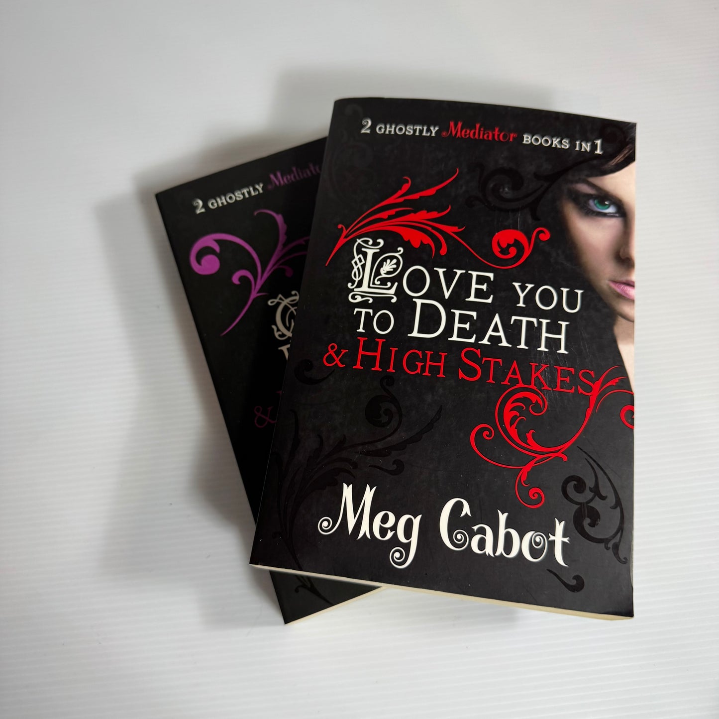 Meg Cabott Book Bundle x 2 Books 4 x Stories : Love You to Death, High Stakes, Graves Doubts, Heaven Sent (3059)