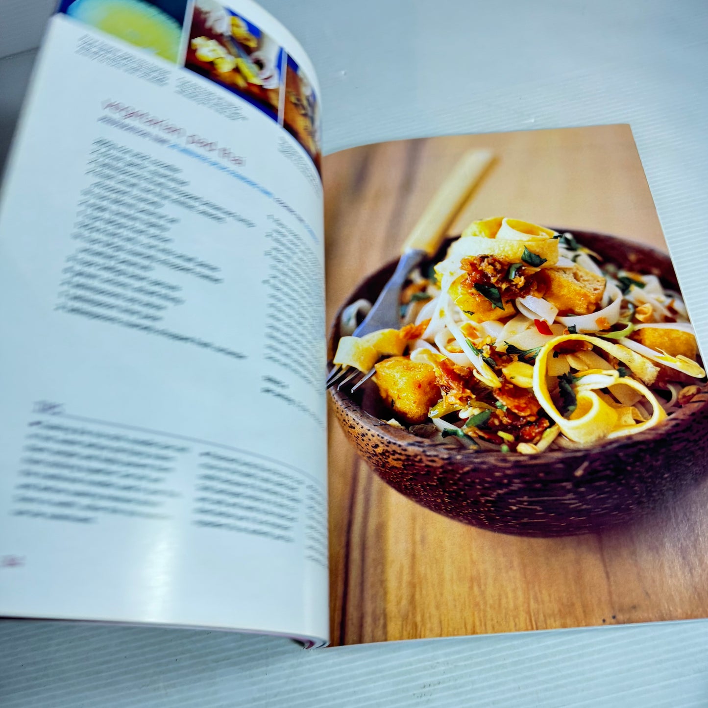 Thai Cookbook Bundle x 3 : Good Housekeeping Cookery Club Thai, Australian Women's Weekly Beginners Thai, International Cooking Series Thai Food(2927)