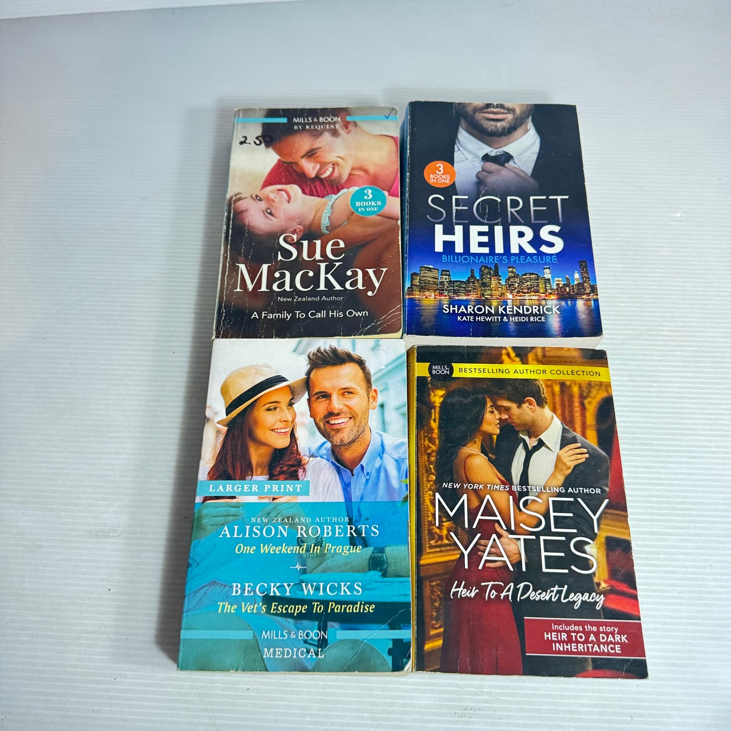 Mills & Boon Mixed Book Bundle x 4 Books 10 Stories (3015)