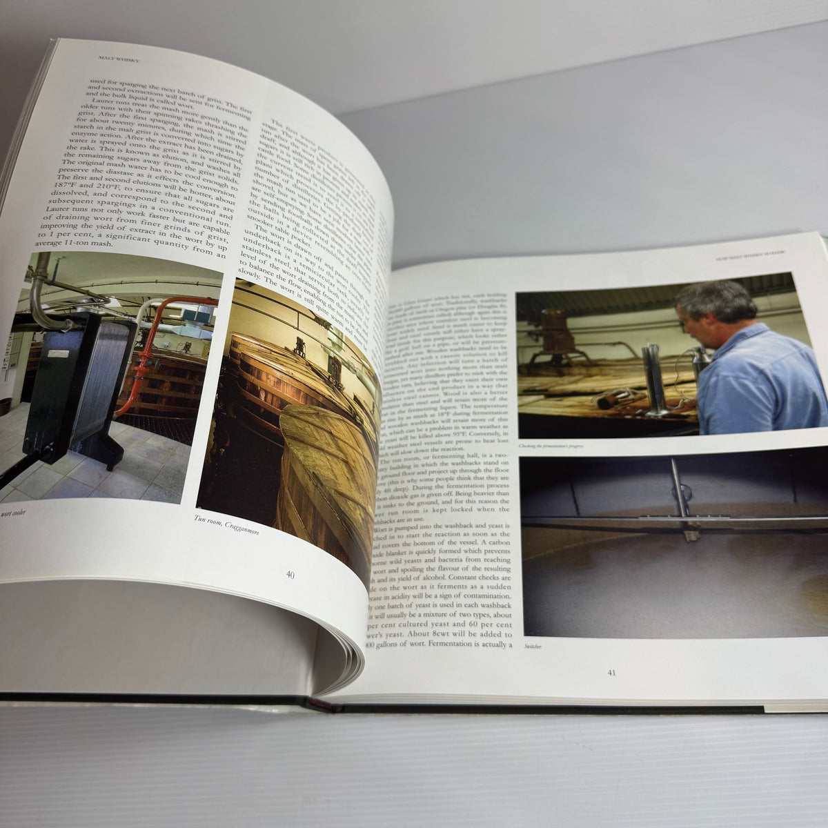 Scottish Whisky Bundle x 2 : Malt Whisky A Taste of Scotland - Graham Moore & The Scotch Whisky Book - Mark Skipworth (3478)