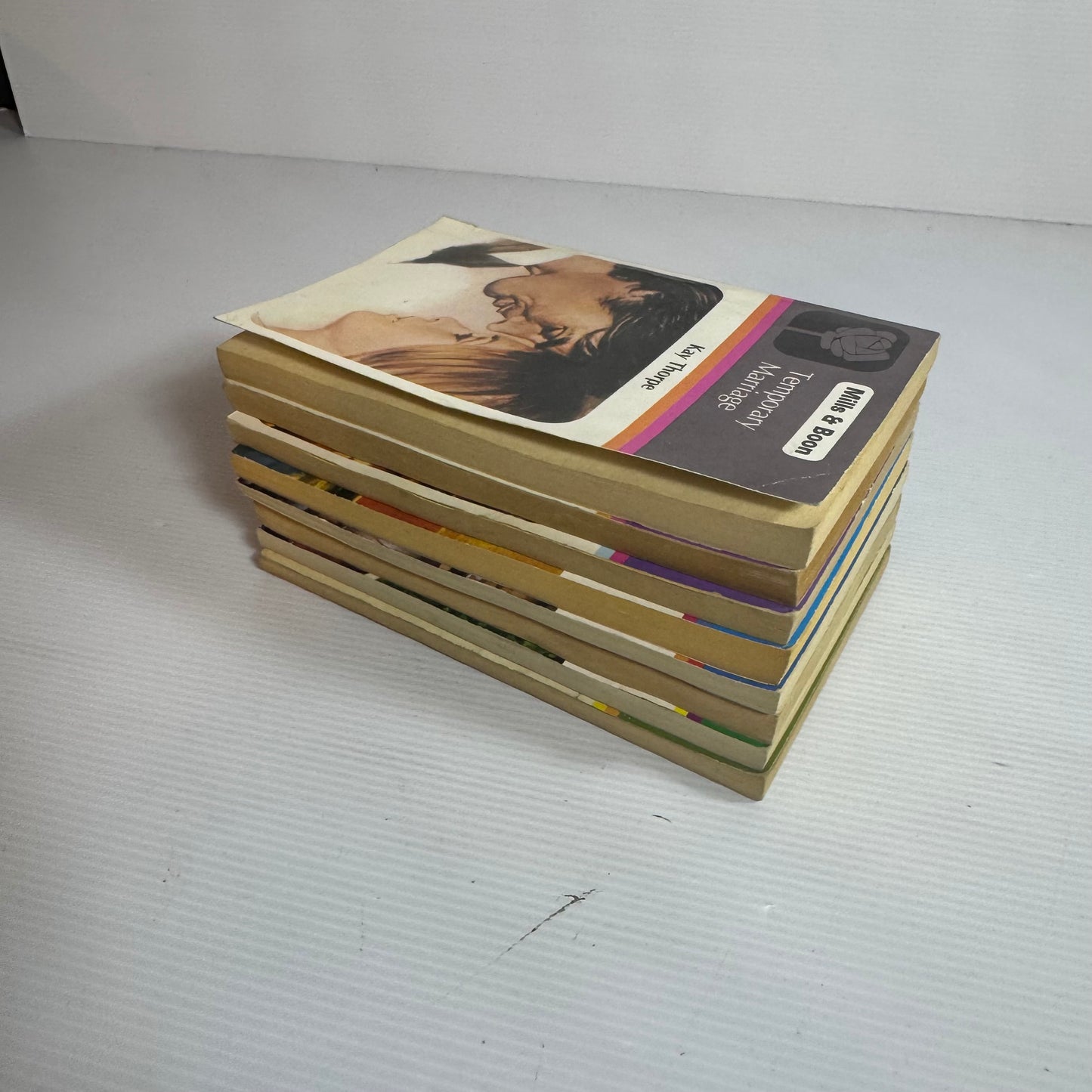 Mills & Boon Vintage Book Bundle x 8 Books (3290)