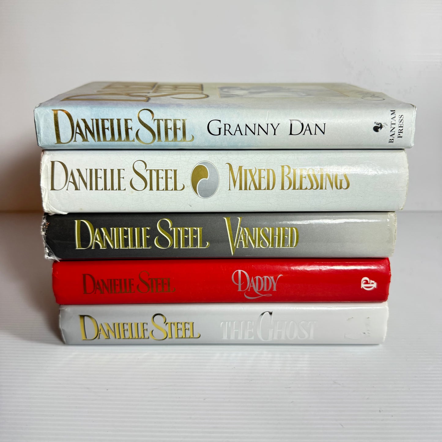 Danielle Steel Book Bundle x 5 Books : Granny Dan, Mixed Blessings, Daddy, Vanished, The Ghost (3110)