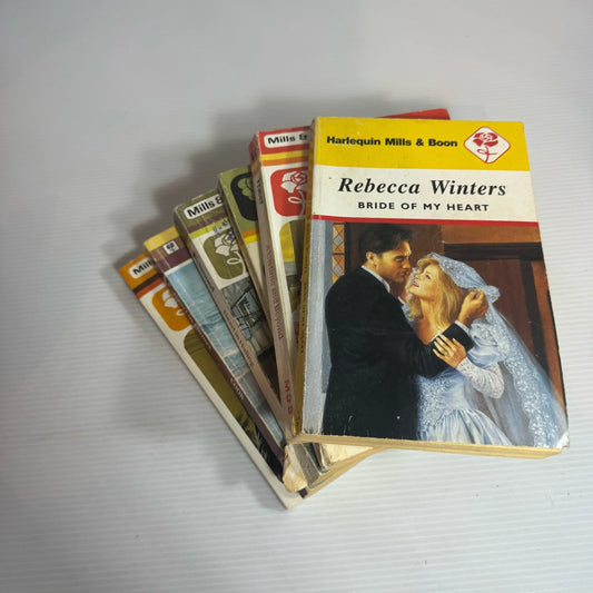 Mills & Boons Vintage Book Bundle x 6 Books (2328)