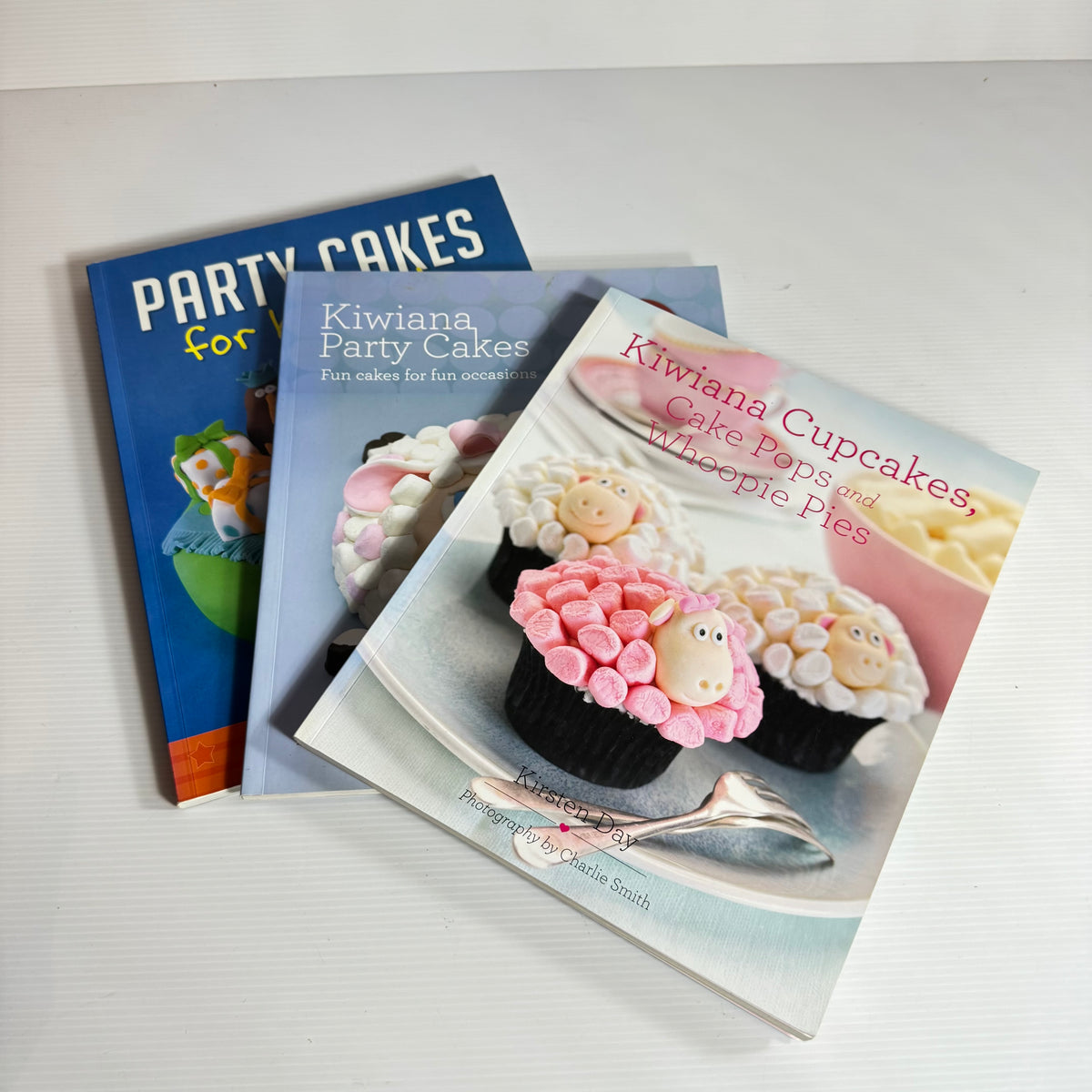 Kiwi Cupcake Book Bundle x 3 Books (3219)