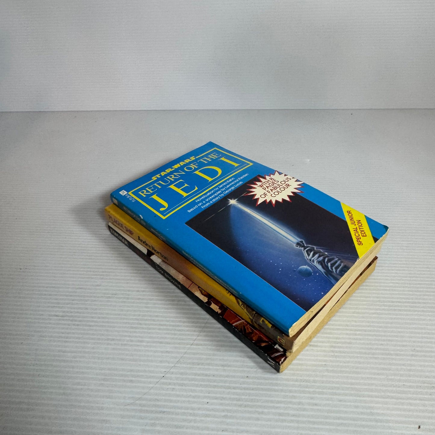 Science Fiction Book Bundle x 3 Books : Star Wars Return of the Jedi, Red Zone, & Plague Ship (2591)