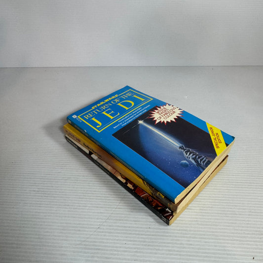 Science Fiction Book Bundle x 3 Books : Star Wars Return of the Jedi, Red Zone, & Plague Ship (2591)