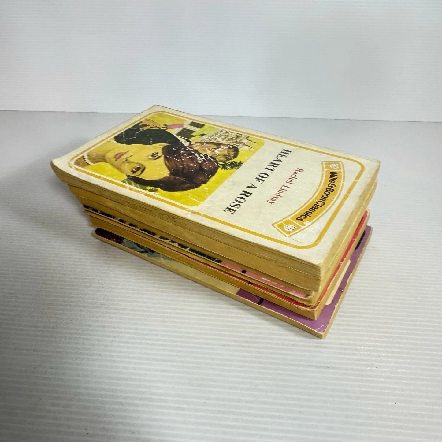 Mills & Boon Vintage Book Bundle x 6 Books : Mixed Themes (2366)