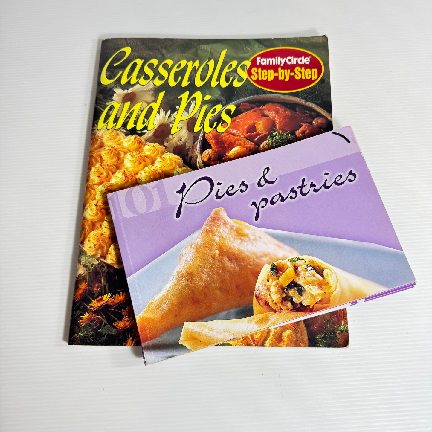 Pies & Casseroles Book Bundle x 2 : Casseroles and Pies - Family Circle Step-by-Step & 101 Pies & Pastries( 3179)
