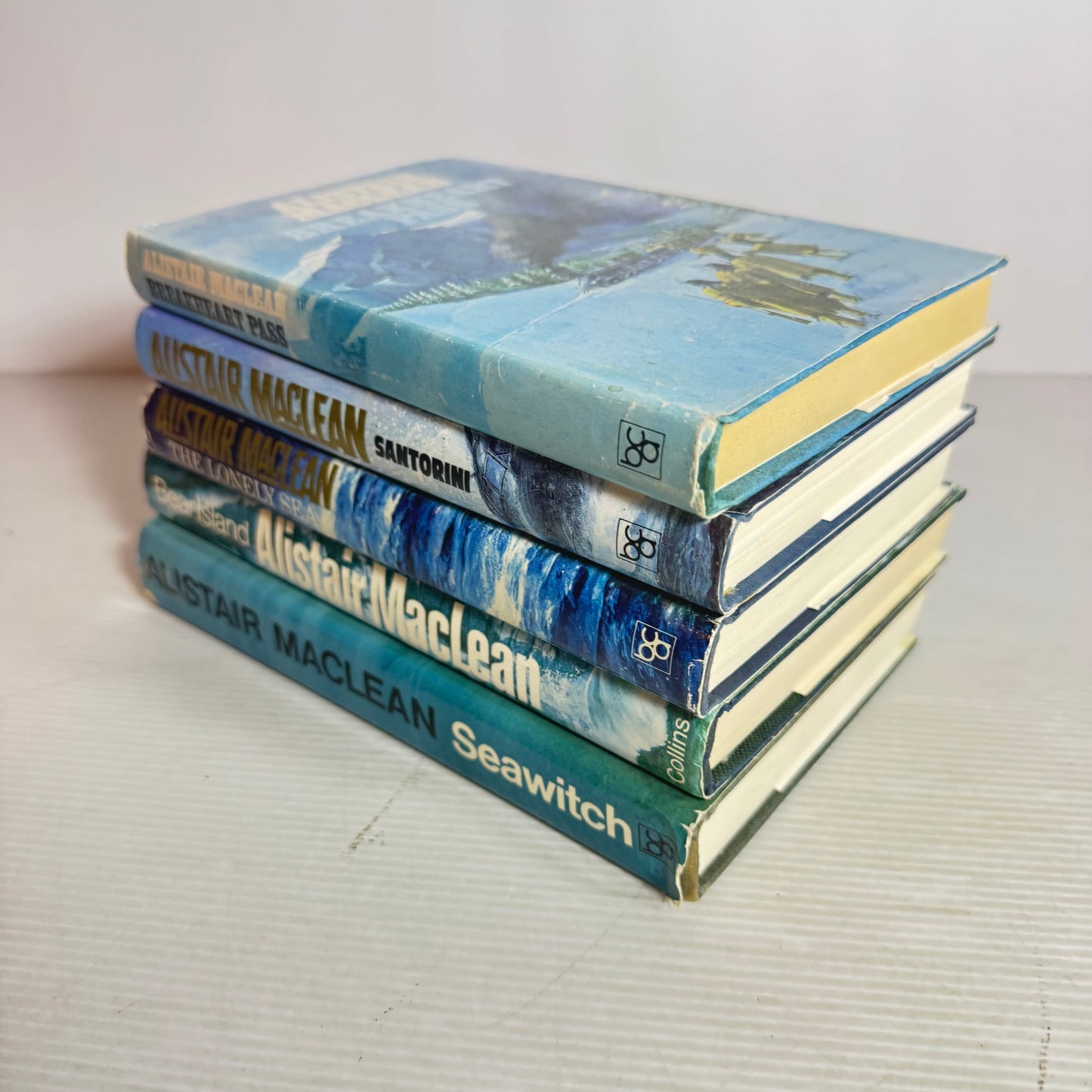 Alistair MacLean Vintage Hardcover Book Bundle x 5 : The Lonely Seas, Santorini, Breakheart Pass, Seawitch, Bear Island (2999)