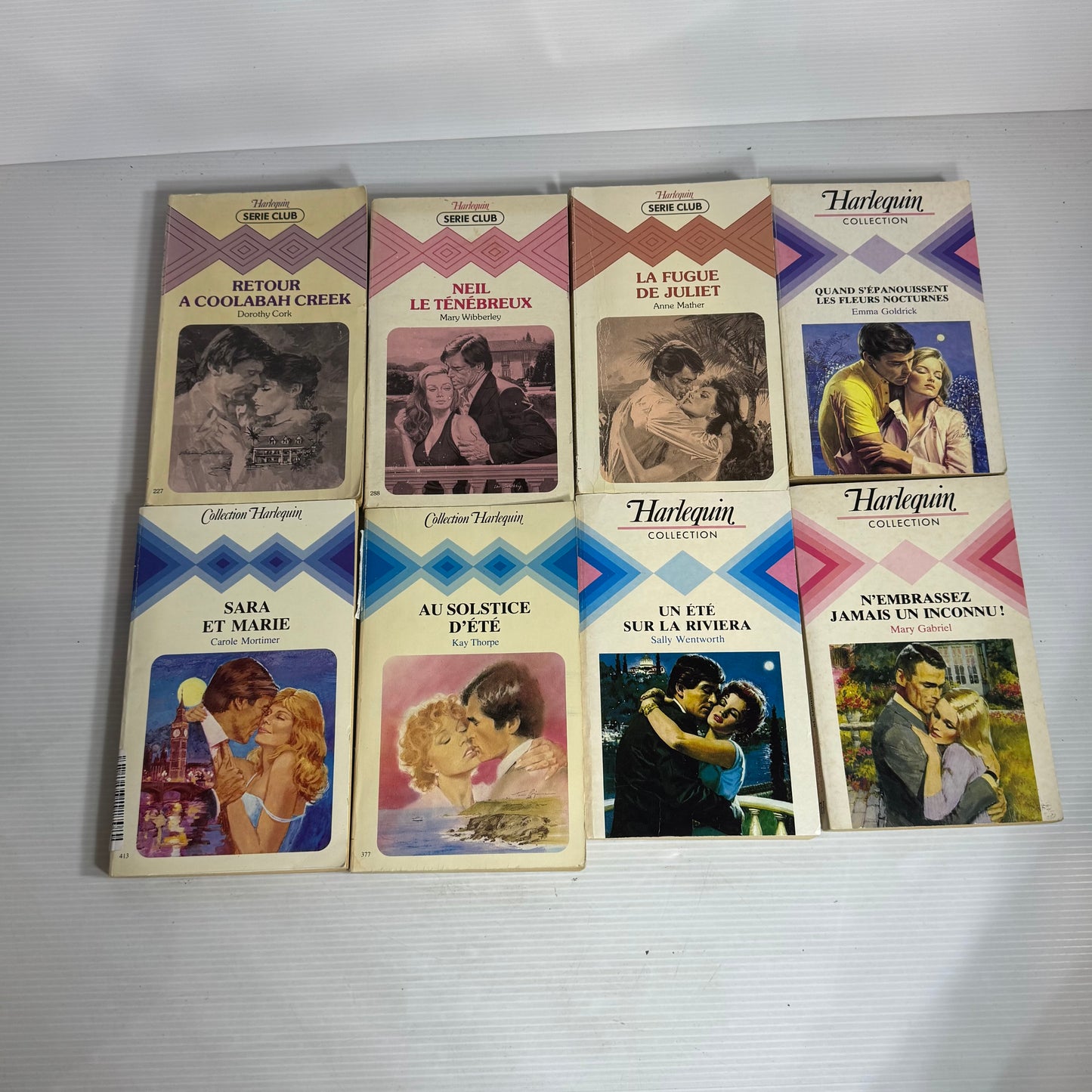 French Language Mills & Boon Book Bundle x 16 Books (2571)