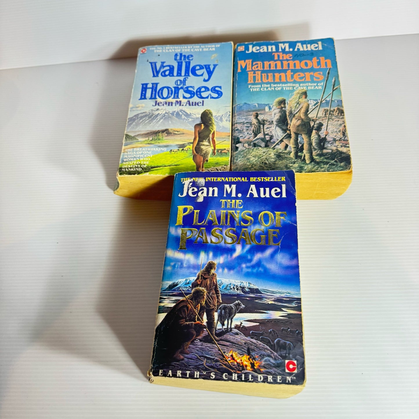 Jean M. Auel Book Bundle x 3 Books : The Plains of Passage, The Valley of Horses & The Mammoth Hunters (2226)