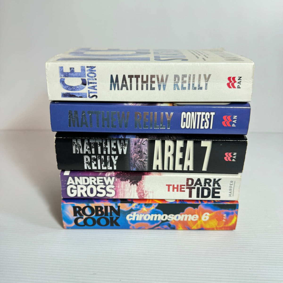 Crime Action Bundle x 5 : Area 7, Contest & Ice station - Matthew Reily, The Dark Tide - Andrew Cross, Chromosome 6 - Robin Cook(3433)